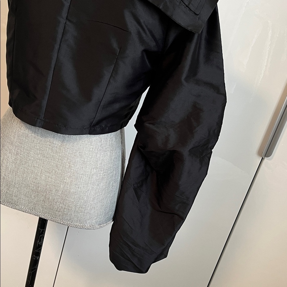 NWT COCO ROCHA Black Technical One Sleeve Cropped Zippered Satiny Blouse, Size M - Picture 8 of 14